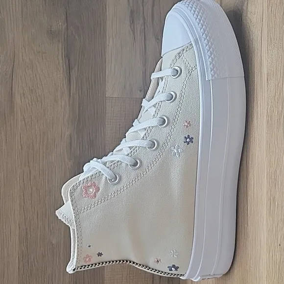 Converse platform Brand new in the box no lid authentic uper textile size women'