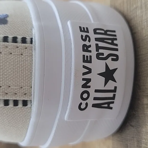 Converse platform Brand new in the box no lid authentic uper textile size women'
