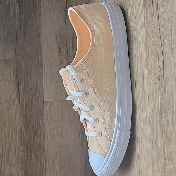 Converse shoes for women Brand new in the box no lid authentic uper textile