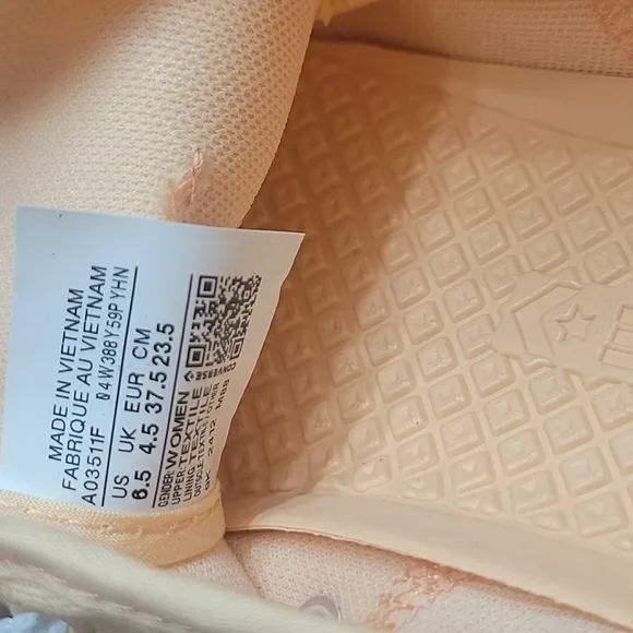 Converse shoes for women Brand new in the box no lid authentic uper textile