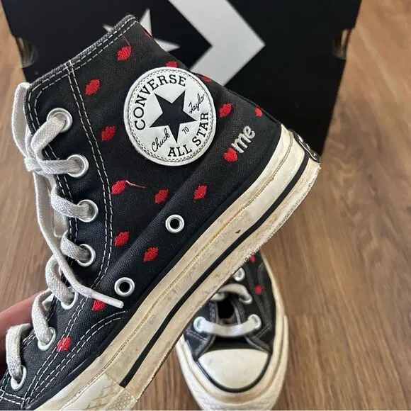 CONVERSE all Star Chuck Taylor hi top kiss lips embroidered lace up shoes sz7
