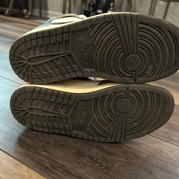 COPY- Travis Scott’s high top