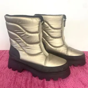 Cougar Savvy Waterproof Puffer Boots Metallic Gold Size 9