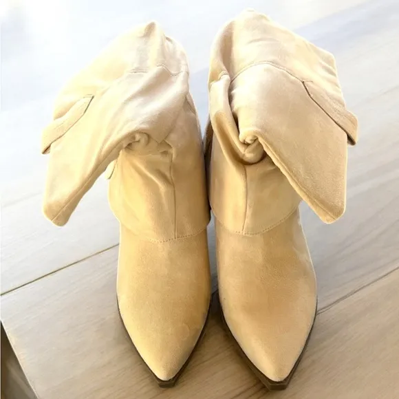 Coutgo Cream Heeled Boots with Slouchy Suede Design