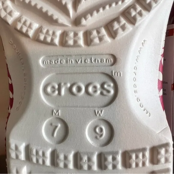 CROCS Classic Holiday Sweater Unisex Clog Size 9 or 7
