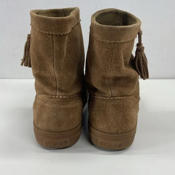 Crocs Lodge Point Suede Pull Up Boots in Tan Size 9