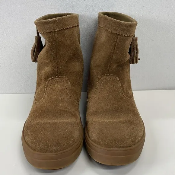 Crocs Lodge Point Suede Pull Up Boots in Tan Size 9