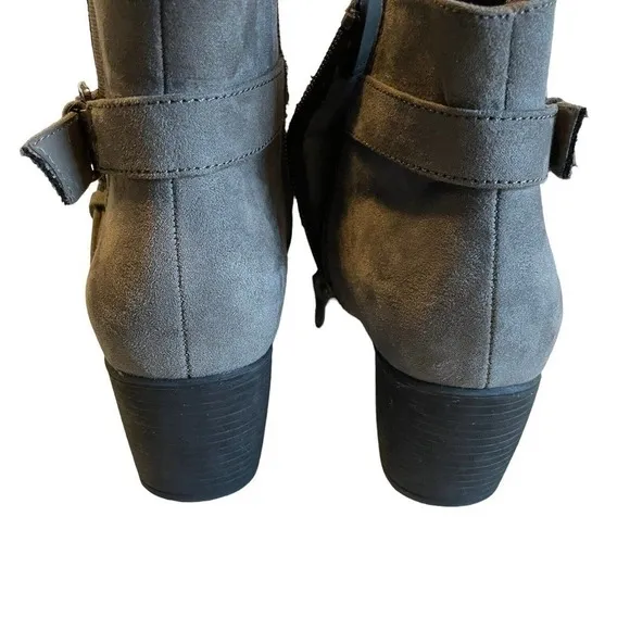 Croft &amp; Barrow Boots Womens 6M Ankle Booties Gray Suede Block Heel 2 inches