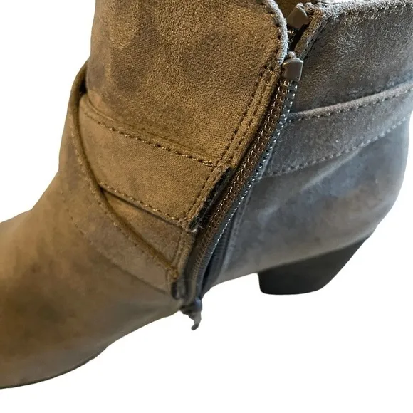 Croft &amp; Barrow Boots Womens 6M Ankle Booties Gray Suede Block Heel 2 inches
