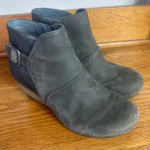 Dansko Shirley Wedge Ankle Boots Women's 38 US Size 7.5-8 Gray Suede Leather