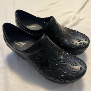 Dansko Women's Black Floral side holes breathable Clogs