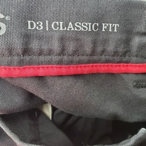 Dockers D3 Classic Fit Size 42x32 Mens Pleated Signature Khaki Pants Black