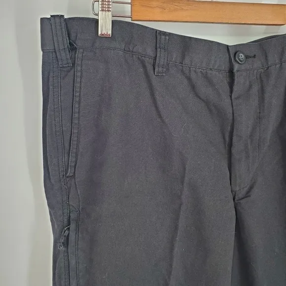 Dockers D3 Classic Fit Size 42x32 Mens Pleated Signature Khaki Pants Black