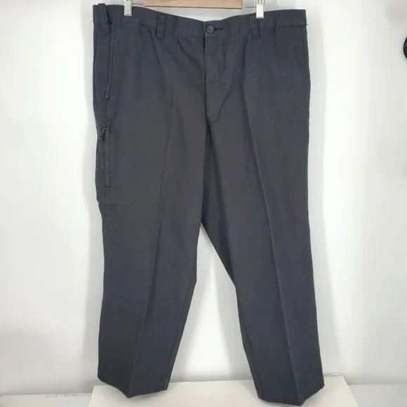 Dockers D3 Classic Fit Size 42x32 Mens Pleated Signature Khaki Pants Black