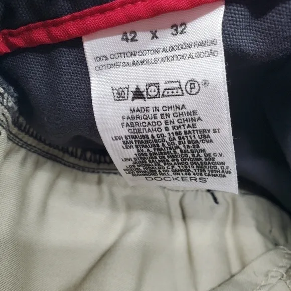 Dockers D3 Classic Fit Size 42x32 Mens Pleated Signature Khaki Pants Black