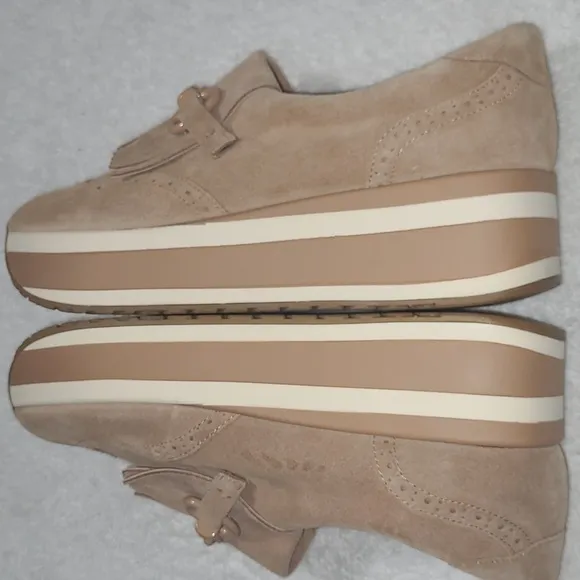 DOLCE VITA  Jhax Sneaker In Almond Suede SIZE 9 Womans