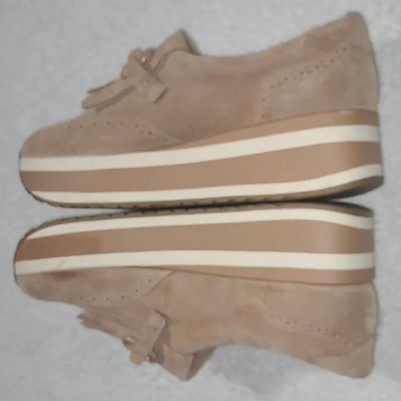 DOLCE VITA  Jhax Sneaker In Almond Suede SIZE 9 Womans