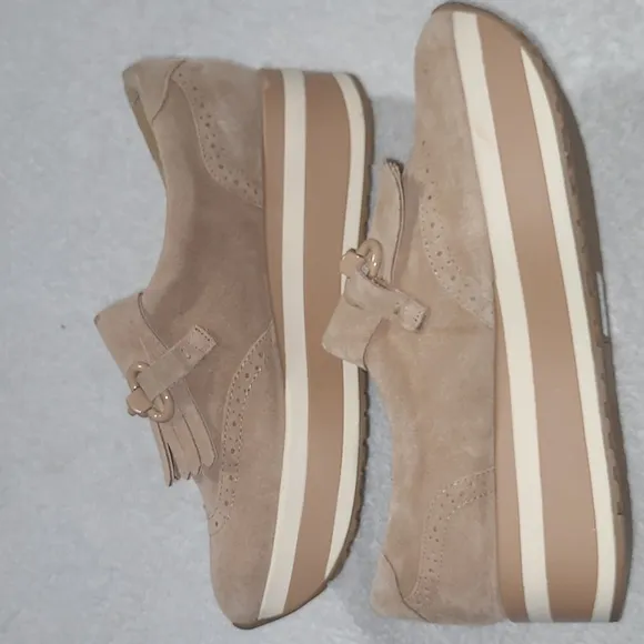 DOLCE VITA  Jhax Sneaker In Almond Suede SIZE 9 Womans