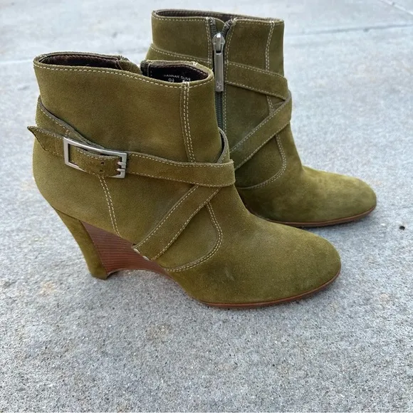 Donald J Pliner Hannah Sport-I-Que Olive Suede Leather Bootie Size 9.5 READ