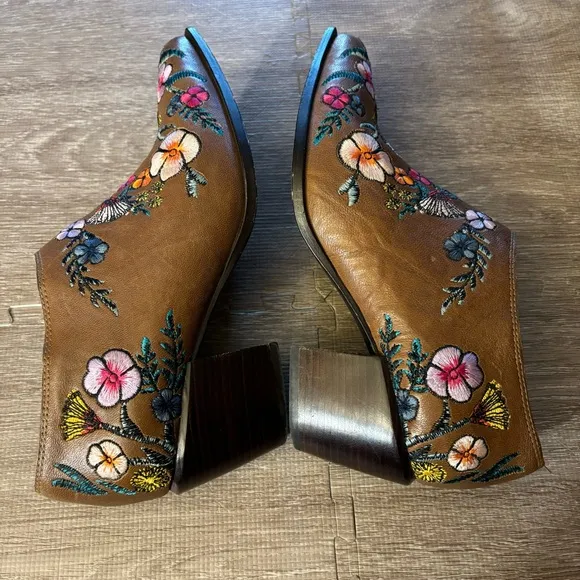 Donald J Pliner Women's Size 8.5 Rieta Leather Ankle Boots