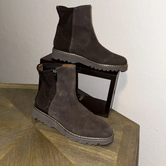 Donald Pliner Suede Ankle Boots (A0005)