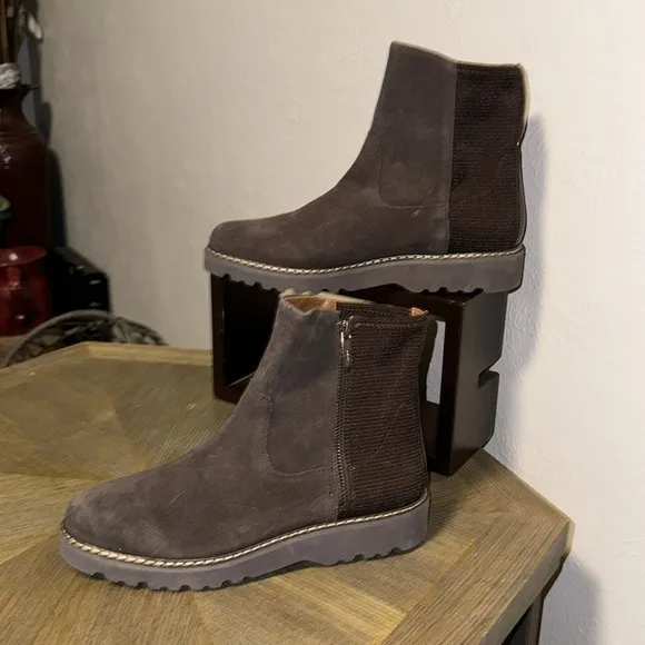Donald Pliner Suede Ankle Boots (A0005)