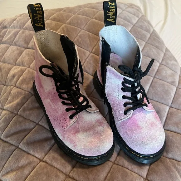 Dr. Martens 1460 Pascal boots
