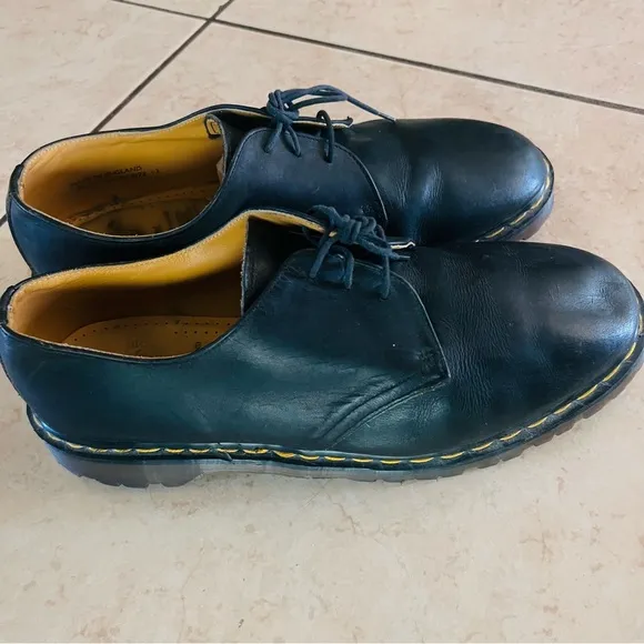 Dr. Martens 1461  Man 13 Black Yellow Stitching, Made in England.