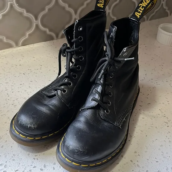 Dr Martens 8 leather boots