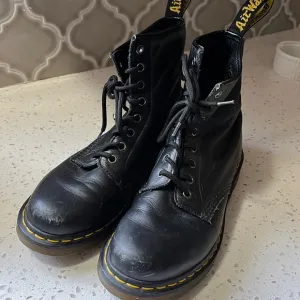 Dr Martens 8 leather boots