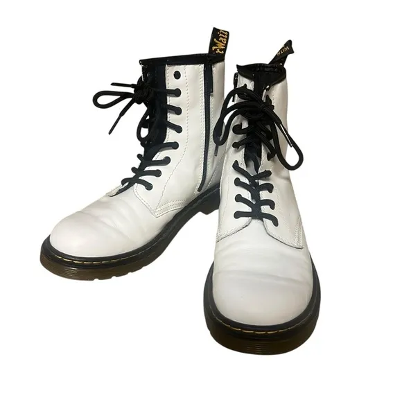 Dr. Martens boots White and Black Lace-Up Boots size 5