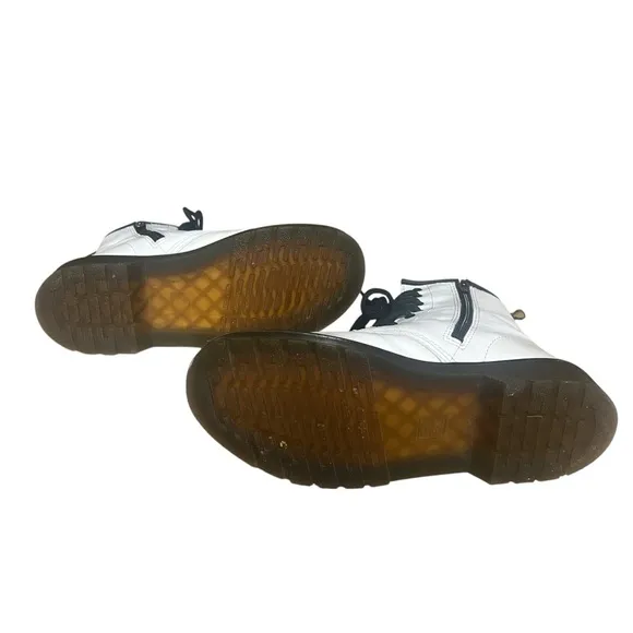 Dr. Martens boots White and Black Lace-Up Boots size 5