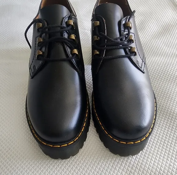 Dr. Martens Classic Black Leather Women's Shoes New Without Box