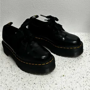 Dr. Martens HOLLY WOMEN'S LEATHER PLATFORM SHOES