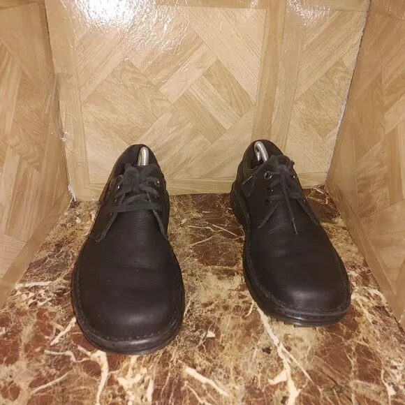 Dr Martens men's Airwair black leather fashion shoes size 10.   562