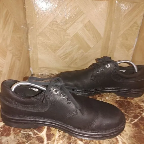 Dr Martens men's Airwair black leather fashion shoes size 10.   562