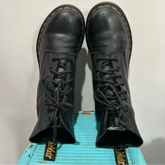 Dr. Martens Pascal AW004 Black Soft Leather Boots Size 7