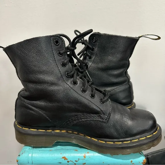 Dr. Martens Pascal AW004 Black Soft Leather Boots Size 7