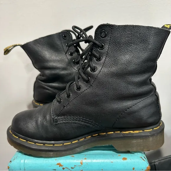 Dr. Martens Pascal AW004 Black Soft Leather Boots Size 7