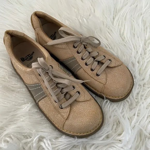 Dr Martens tan crackle leather lace up air cushion shoes size UK 7 US‎ 8