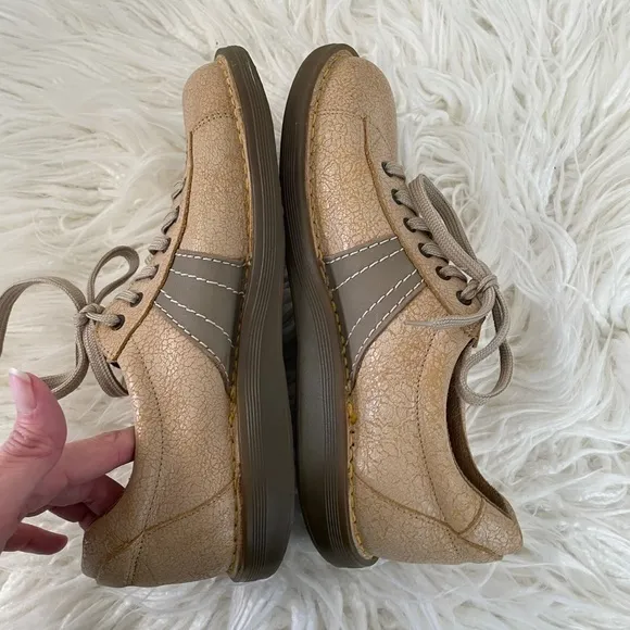 Dr Martens tan crackle leather lace up air cushion shoes size UK 7 US‎ 8