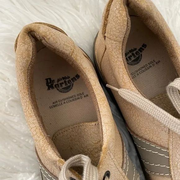 Dr Martens tan crackle leather lace up air cushion shoes size UK 7 US‎ 8