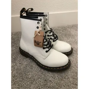 Dr Martens Women's 1460 Smooth Leather Lace Up Boots White Size 9
