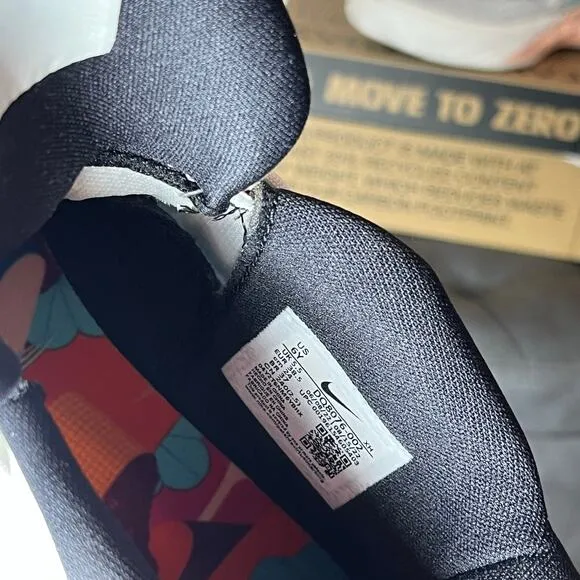 •DS• Nike Kyrie 8 GO (GS) sneakers. 6Y / 7.5W / EUR 38.5