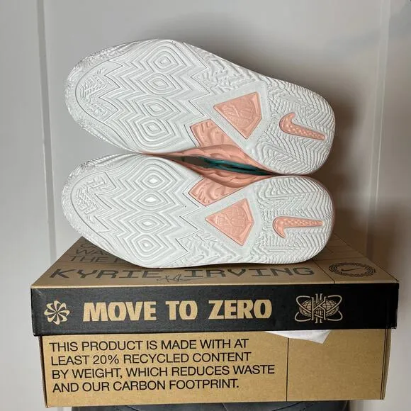 •DS• Nike Kyrie 8 GO (GS) sneakers. 6Y / 7.5W / EUR 38.5