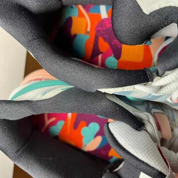 •DS• Nike Kyrie 8 GO (GS) sneakers. 6Y / 7.5W / EUR 38.5
