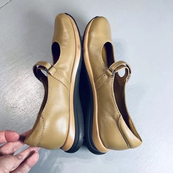 Earth Tose Mary Jane Flats Leather Shoes Size 8.5