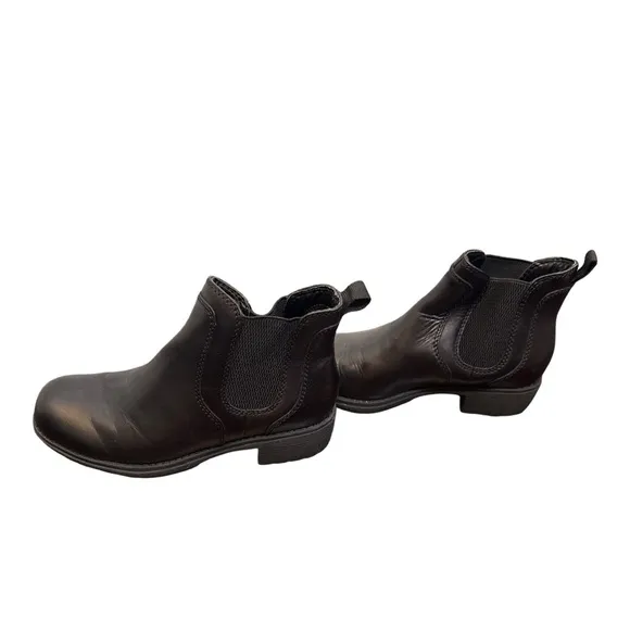 EASTLAND NWOT Women’s Black Leather Ankle Boots