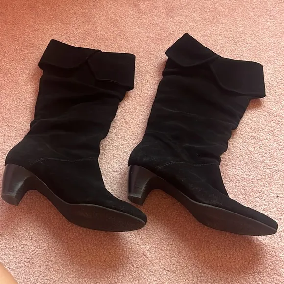 EASY SPIRIT Black Heeled Boots Suede Worn Once in Box Size 8.5