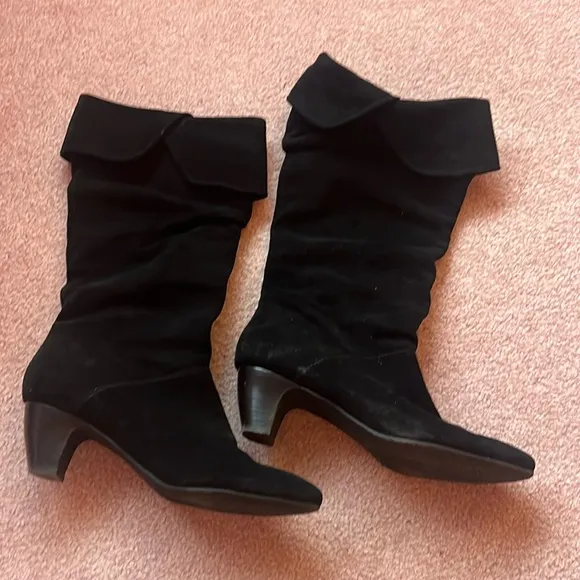 EASY SPIRIT Black Heeled Boots Suede Worn Once in Box Size 8.5